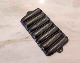 CUTE Vintage Wagner Krusty Korn Kobb Cast Iron Corn Bread Pan TOY