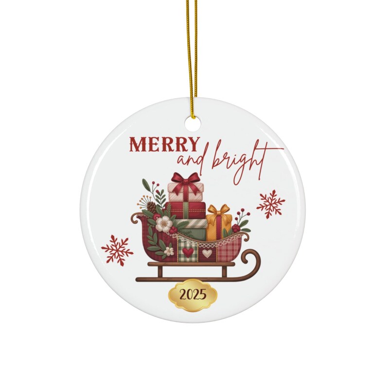 Adorno navideño de trineo de Papá Noel hecho con retazos, recuerdo de regalo de 2026, adornos navideños de cerámica para el árbol. imagen 3
