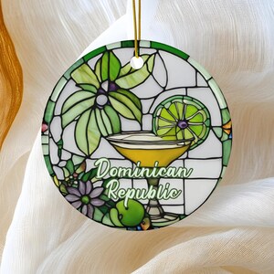 Enfeite de Natal da República Dominicana, presente de viagem com tema de margarita de limão, decoração para árvore de Natal, presente de Natal, lembrança de família, cerâmica redonda