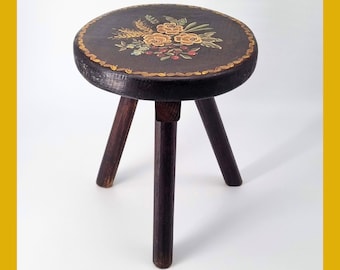 Vintage Wooden Tripod Stool, Handpainted Floral Stool, Coffee Table or Plant Stand, Original and Rare Swiss Made 1970s Vintage Bauernmalerei