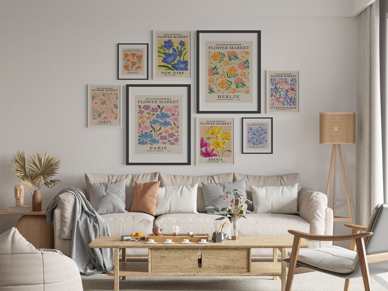 Puede incluir: Una colecci&oacute;n de ocho estampados florales enmarcados con el texto "FLOWER MARKET" y los nombres de las ciudades "NUEVA YORK", "BERL&Iacute;N", "TOKIO", "PAR&Iacute;S", "SE&Uacute;L", "COPENHAGUE", "BARCELONA" y "MARRAKECH".