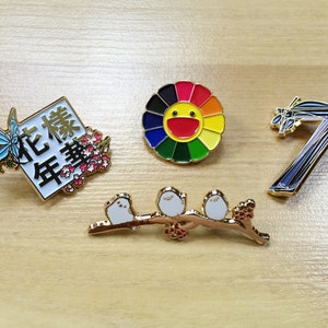 BTS Gold Emaille Anstecker: HYYH Flower, MOTS 7 Black Swan, Baepsae & Rainbow Sunflower