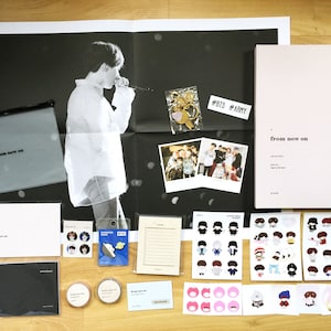 Set di fotolibri BTS SUGA / j-hope (DVD, peluche, portachiavi, poster, fotocard, cartolina, adesivo, ecc.)
