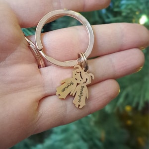 Llavero familiar, llavero personalizado con dijes para niños, dijes personalizados para niños o niñas, llavero grabado con nombres para mamá y papá