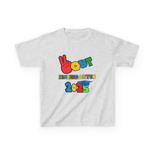 Kids Tee, Peace Out Kindergarten 2025 Graduation Shirt, Last Day of School Gift, Groovy Retro Style, Cute Kids Grad Tee for Boys & Girls,