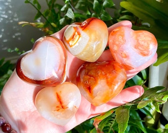 Grands cœurs en cristal sculpté de cornaline rouge et orange
