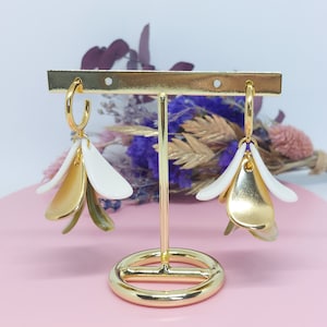 Petal earrings ~ Chiara ~ tricolor white green gold. Acrylic resin petals acetate creoles gilded with fine gold.
