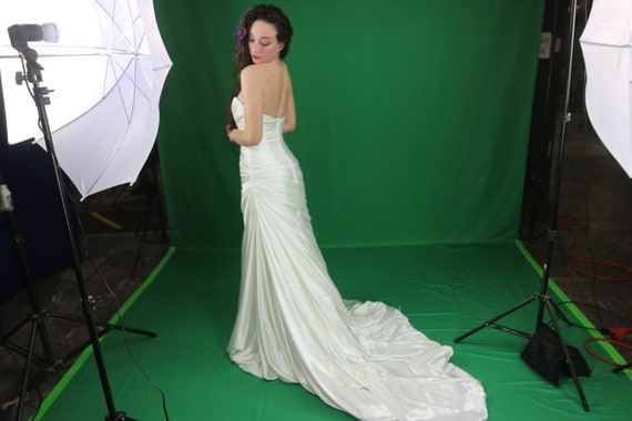 Stunning Maggie Sottero Wedding Dress Gown Satin - image 2