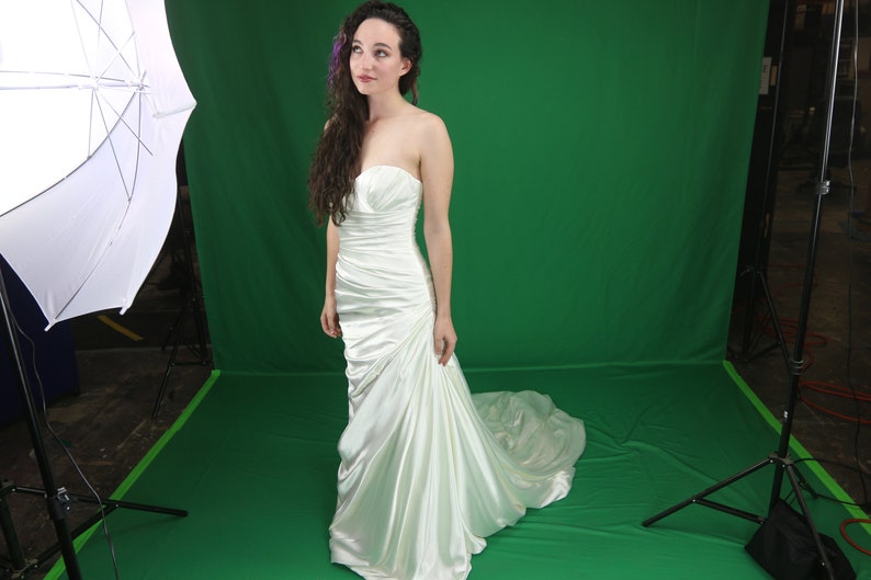 Stunning Maggie Sottero Wedding Dress Gown Satin image 1