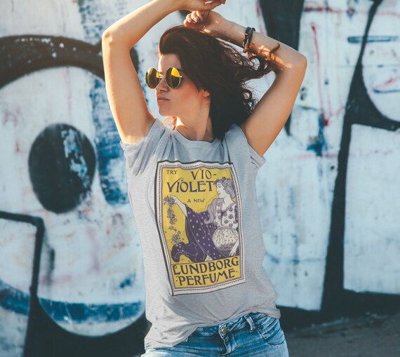 Vio-violet Graphic Tee Lundborg Perfume 