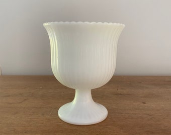 BRODY Co. Cleveland Milk Glass White Vase E.O Ohio USA M5200 Pedestal Scalloped 9\u201d x 5\u201d