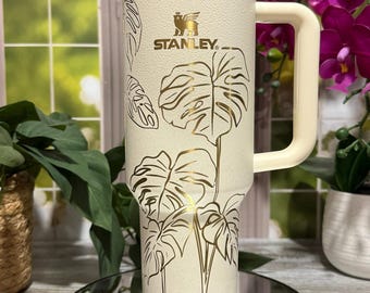 Vaso de 40 oz con hojas de Monstera grabadas a láser, tapa con asa y pajita, vaso floral sin costuras grabado a medida, taza térmica de doble pared.