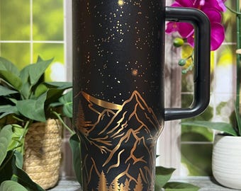 Vaso de viaje de acero inoxidable con aislamiento de 30 y 40 oz, grabado láser con escena de montaña.