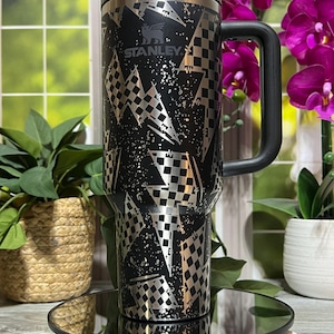 Distressed Checkered Lightning Bolts Seamless Custom Laser Engraved 40oz Tumbler with Handle Lid & Straw, Double Wall Insulated Cup
