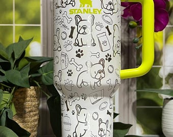 Bicchiere termico con disegno di bulldog francese / Tazza personalizzata da 1,2 litri con incisione a tema cane / Regalo per amanti dei bulldog francesi / Doppia parete isolante con manico e cannuccia