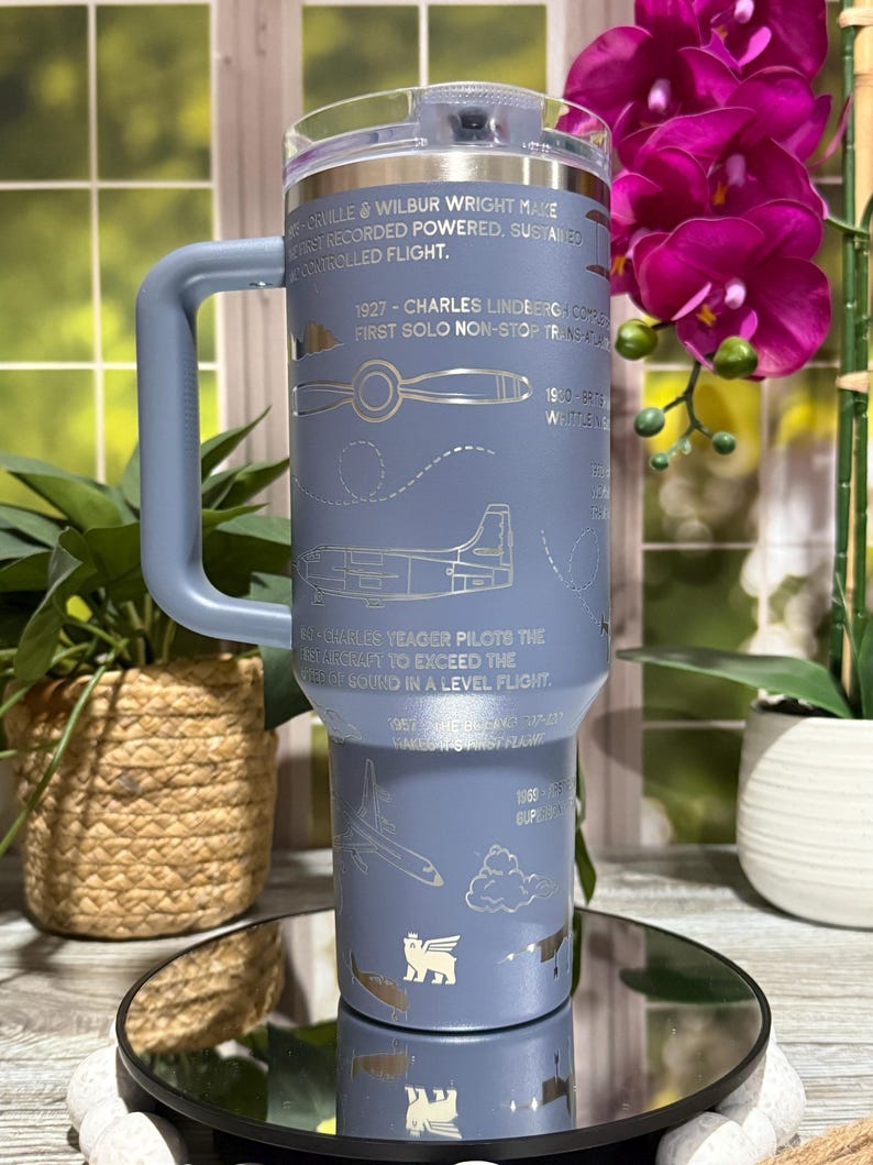 Lasergegraveerde beker luchtvaartgeschiedenis, 30 oz of 40 oz geïsoleerde roestvrijstalen reisbeker afbeelding 3