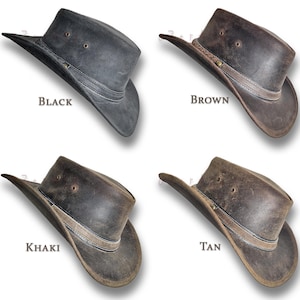 Puede incluir: Cuatro sombreros de vaquero de cuero en negro, marr&oacute;n, caqui y beige. Cada sombrero tiene un ala ancha, una banda de cuero alrededor de la corona y dos ojales a los lados. Las palabras "BLACK", "BROWN", "KHAKI" y "TAN" est&aacute;n impresas debajo.