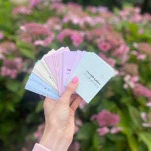 TBR-kaartspel, TBR-game, ik ben nog steeds een puinhoop, maar mijn TBR wil minder, om gelezen te worden, kleurrijke speelkaarten, leesgrage cadeau, voor haar, hem, hen