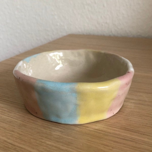 Candy dog bowl dog bowl with pastel-colored stripes