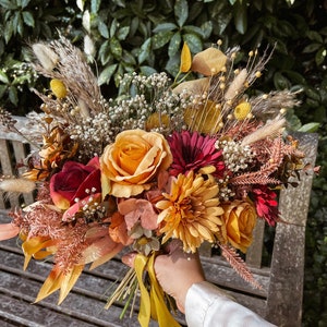 Herbstliches Gebranntes Orange Hochzeitsbouquet: Seide & Getrocknete Blumen, Rustikales Boho Brautarrangement