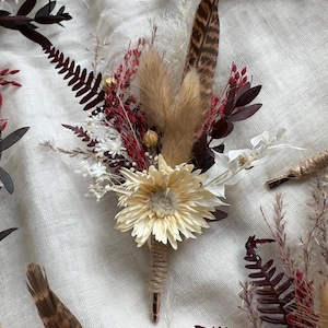 Burgundy Feather Boutonniere: Boho Wedding Buttonhole, Rustic Groom & Groomsmen Floral Accessory