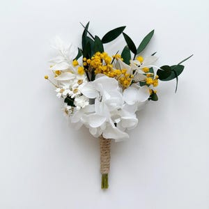 White Yellow Green Flower Boutonniere / Boutonniere with Daisies and Eucalyptus/ Grooms Wedding Accessories /