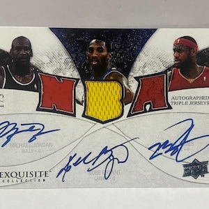 Könnte beinhalten: Sammel-NBA-Karte mit Michael Jordan, Kobe Bryant und LeBron James. Die Karte enthält Trikotstücke und Spielerautogramme. Die Karte stammt aus der Exquisite Collection.
