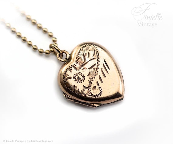 Vintage Gold Tone Double Heart Etched Photo Locket Pendant Necklace - 17.75" - View #6
