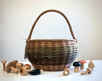 Round foraging basket