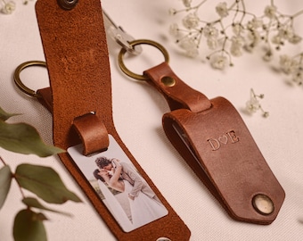 Leather anniversary photo keychain gift for Him, personalized photo keyring with leather cover as 3 year anniversary gift, up to 6 photos