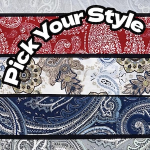Może przedstawiać: Obraz prezentujący różnorodne wzory tkanin paisley w odcieniach czerwieni, błękitu i neutralnych. Fraza "Pick Your Style" jest nałożona na obraz w białej czcionce, sugerując wybór wzorów tkanin.