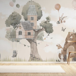 Carta da parati ad acquerello con casa sull’albero e simpatici animali, colori tenui, ideale per l’arredamento della cameretta dei bambini o dei bambini, carta da parati staccabile