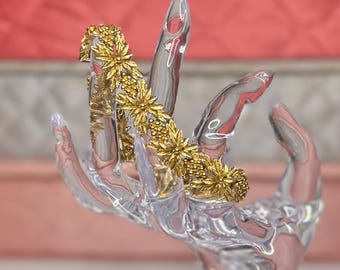 Sarah Coventry vintage floral bracelet gold tone fold over clasp