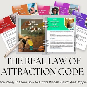 Op de afbeelding: Een gesloten map met de titel "The Real Law of Attraction Code" en de tekst "Learning to Attract Wealth, Health and Happiness". De map is open op een pagina met de titel "What really is the law of attraction?" en de tekst "Chapter 4". Er zijn verschillende andere pagina's zichtbaar, elk met een andere titel en een ander hoofdstuknummer.