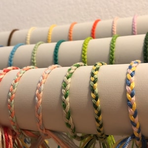 100 Couleurs Fils Bracelet Brésilien kit,Fil Coton,Laine Bracelet,Fil  Canevas,Fournitures de Loisirs Créatifs, pour Broderies, Point de Croix, 5m  : : Cuisine et Maison