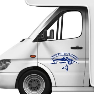 2 Adesivi per CAMPER e AUTO Frase immersione adrenalinica caravan roulotte accessori camper, set stickers, decal 0364