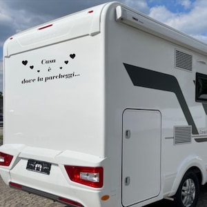 Adesivo sticker camper frase frasi CASA è dove la parcheggi -caravan roulotte- accessori grafiche fiancata scegli colore 0426