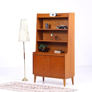 Vintage teakhouten plank jaren 60 | Mid Century boekenkast met lades en retro houten opbergruimte