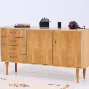 Vintage dressoir jaren 60 | Mid-century tv-meubel met lades en compartimenten Retro dressoir met houten opbergruimte