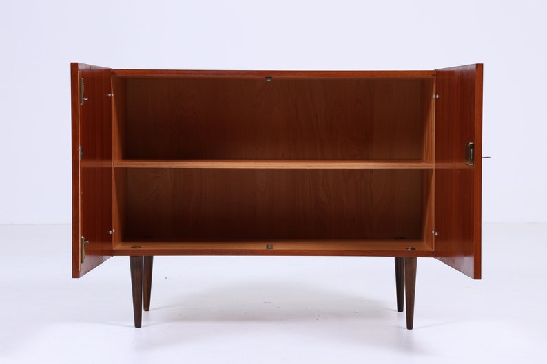 Hochglanz Kommode aus den 60er Jahren Mid Century Kleines Sideboard Vintage Flurkommode Schrank Retro 70er Bild 2