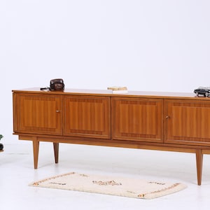 Vintage dressoir jaren 60 | Mid-century tv-meubel met lades, retro houten opbergruimte