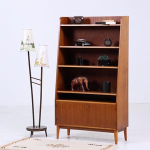 Vintage boekenkast jaren 60 | Retro houten opbergkast in Mid Century-stijl