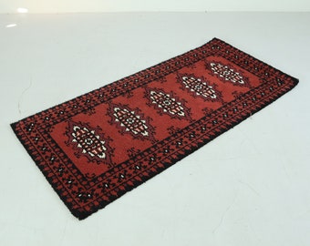 Coureur rouge | Tapis persan oriental vintage 1,9 m x 0,9 m 100% fait main