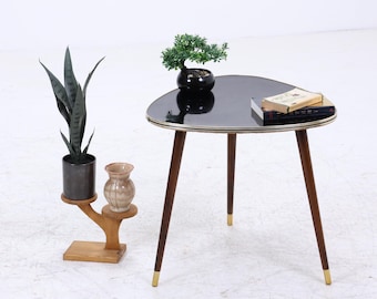 Vintage Beistelltisch in Nierenform – Schwarz verzierte Tischplatte | Mid Century Design