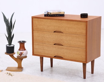 Vintage teak chest of drawers | Mid-century modern chest of drawers | 3 drawers | Danish Modern style | 1960s