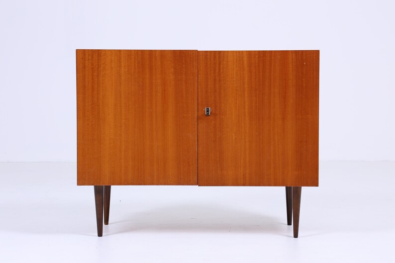 Hochglanz Kommode aus den 60er Jahren Mid Century Kleines Sideboard Vintage Flurkommode Schrank Retro 70er Bild 4