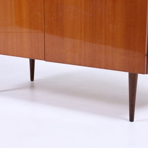 Hochglanz Kommode aus den 60er Jahren Mid Century Kleines Sideboard Vintage Flurkommode Schrank Retro 70er Bild 10