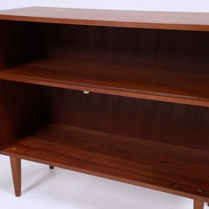 Schmale Vintage Kommode 60er Jahre Mid Century Kleines Sideboard Flurkommode Schrank Retro 70er mit offenem Regal Bild 8