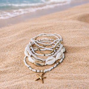 Conjunto de tobillera bohemia de conchas y estrellas de mar / Pulsera de tobillo playera de capas / Tobillera con dije dorado / Joyería de verano / Regalo de tobillera de cauri costero