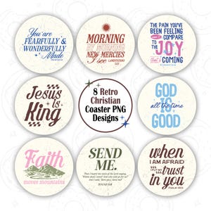 Op de afbeelding: Een verzameling van acht retro christelijke coasterontwerpen. Elke coaster bevat inspirerende citaten en zinnen in verschillende kleuren en lettertypen, waaronder "Je bent vreeswekkend en wonderbaarlijk gemaakt" en "Jezus is Koning".